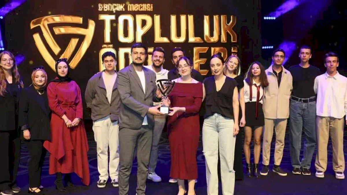 Konya Gençlik Meclisi ödüllendirdi