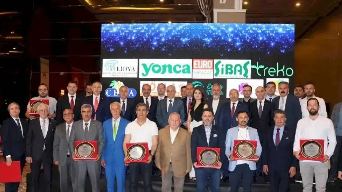 Egeli yaş meyve sebze ve meyve sebze ihracatçılarında ödül coşkusu