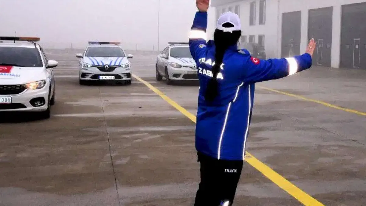 Manisa trafiğinde kadın zabıtalar iş başında