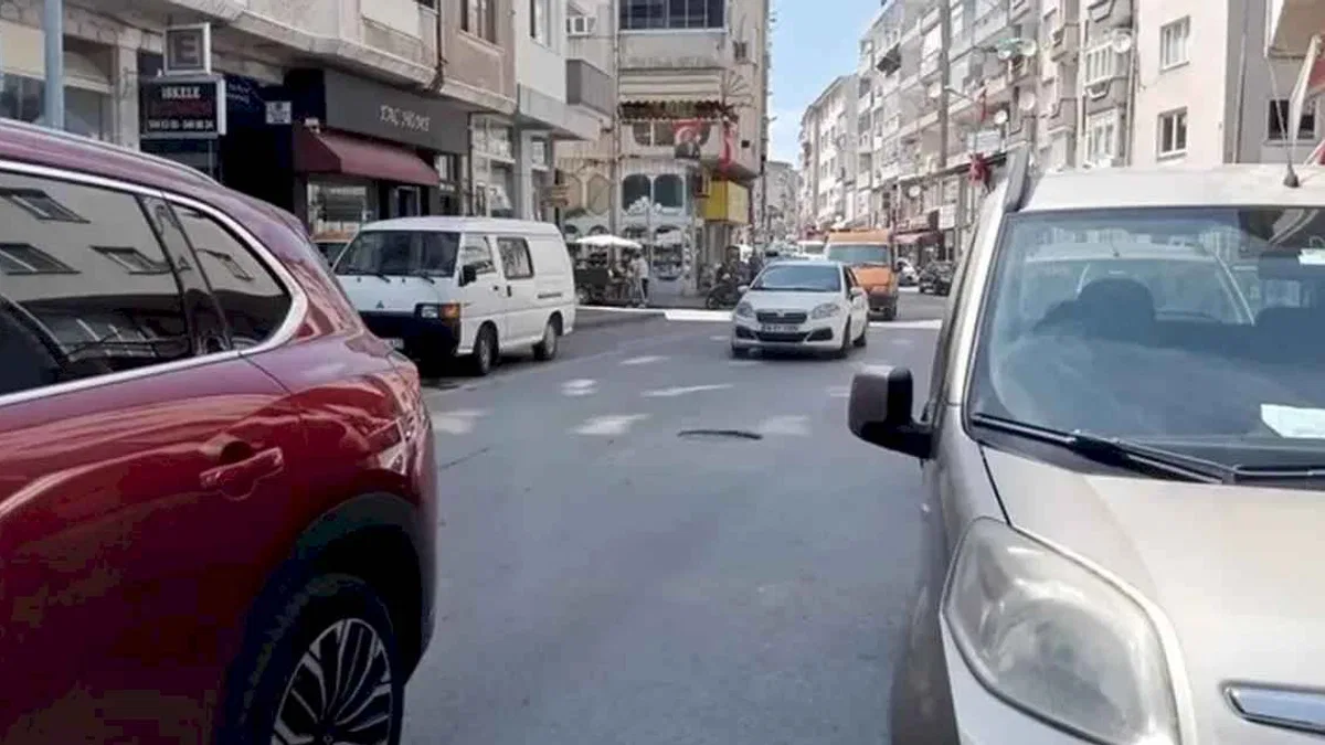 Mudanya’da gelişi güzel park eden araçlar trafiği zor durumda bırakıyor