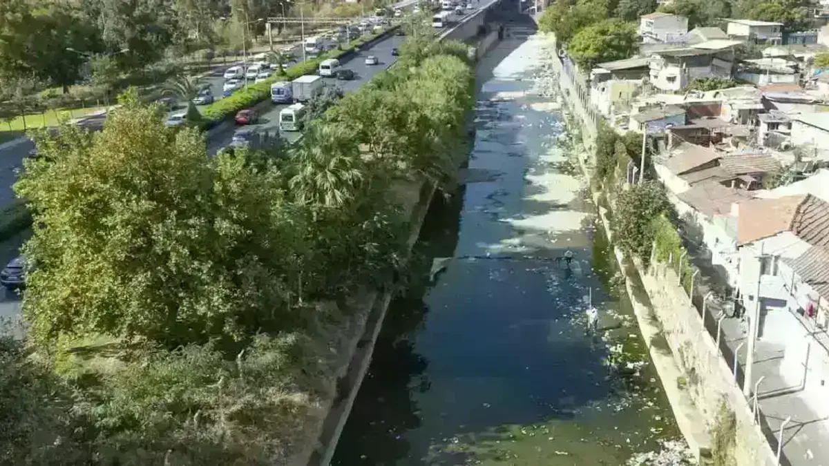 İzmir’de dereden körfeze kesintisiz temizlik