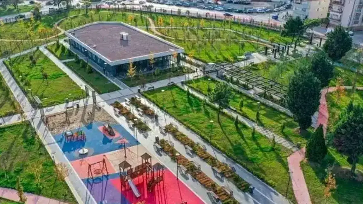 Kocaeli Büyükşehir'den Derince Millet Bahçesi'ne kıraathane