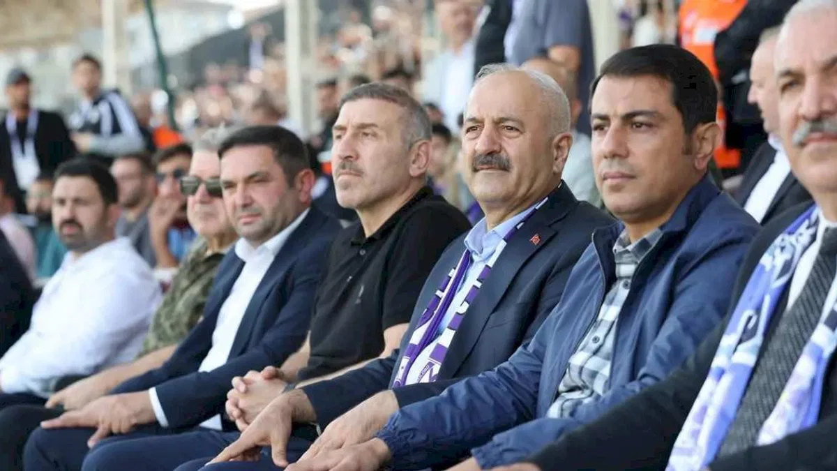 Gebze belediye başkanı büyükgöz'den gebzespor'a tribün desteği