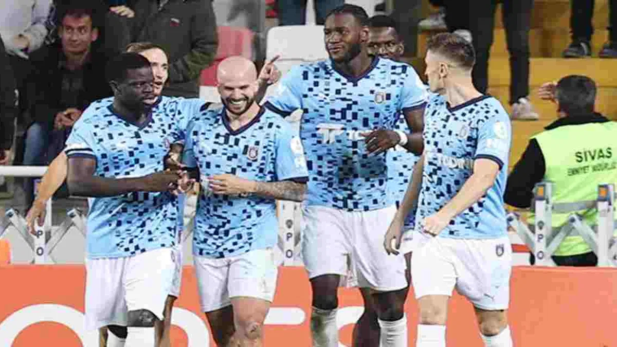 Net Global Sivasspor 1 - 2 Rams Başakşehir (Maç Sonucu) Sivas'ta 3 Puan Başakşehir'in