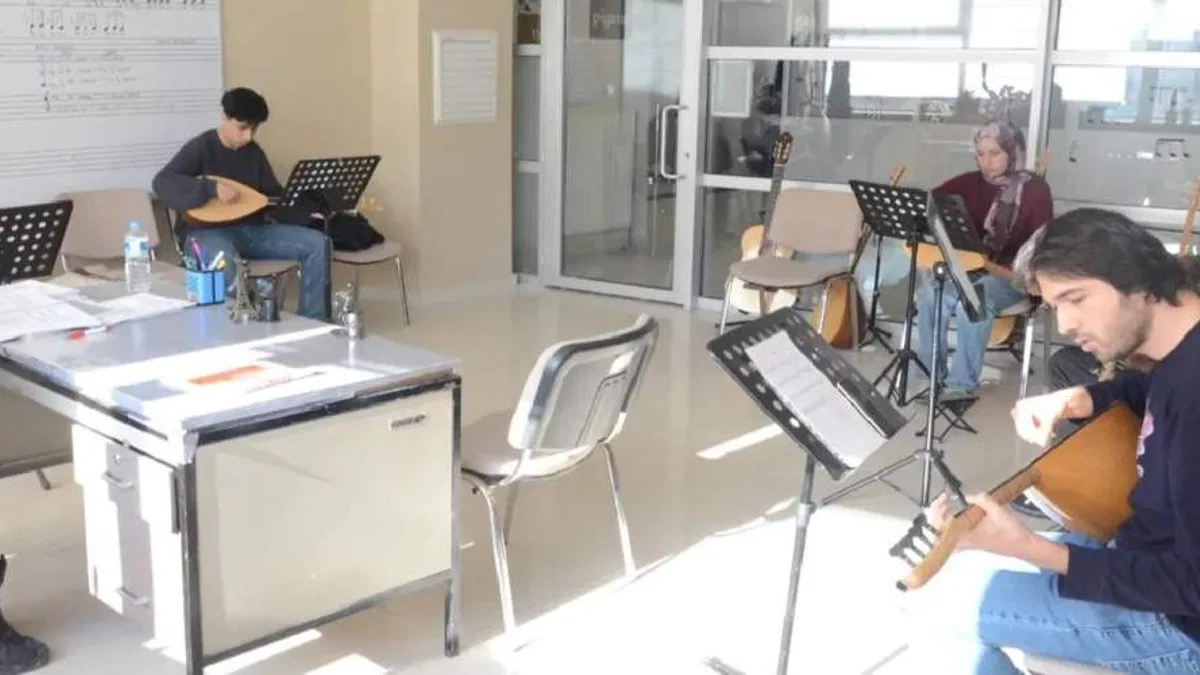 Malatya’da bağlama sevgisi kültürleri buluşturuyor