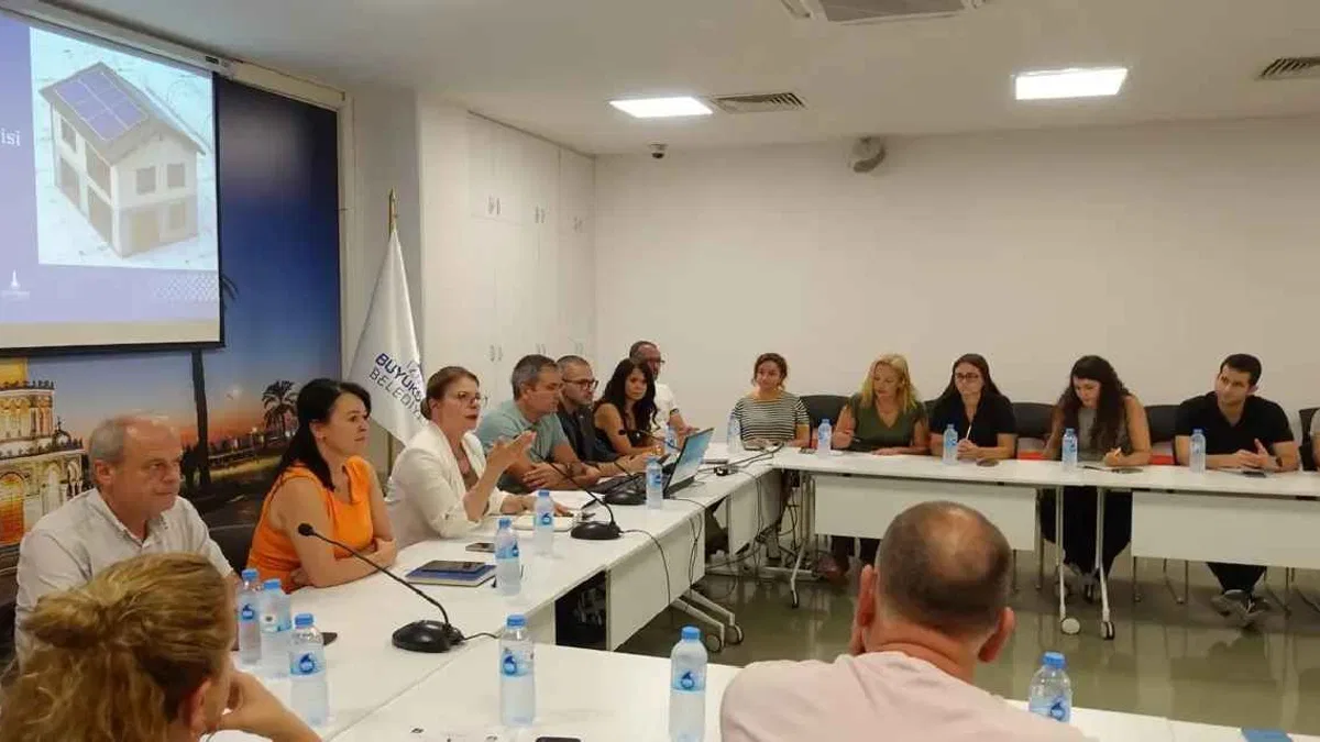 İzmir’in çatılarında güneş seferberliği