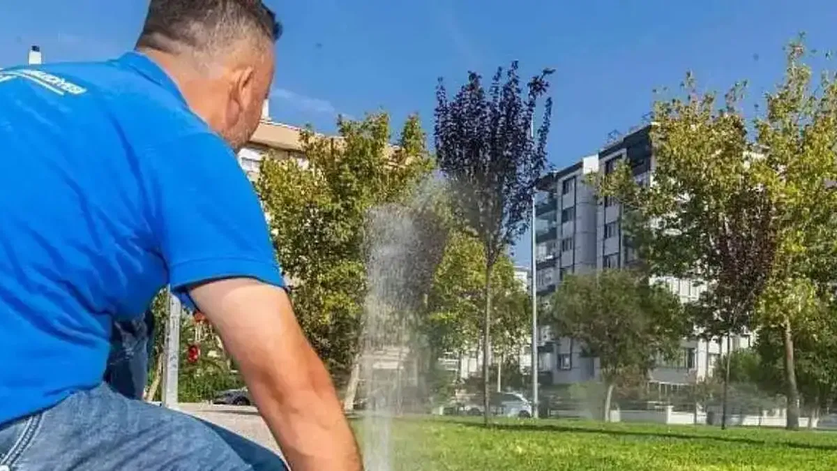 İzmir'in parklarında akıllı sulama dönemi