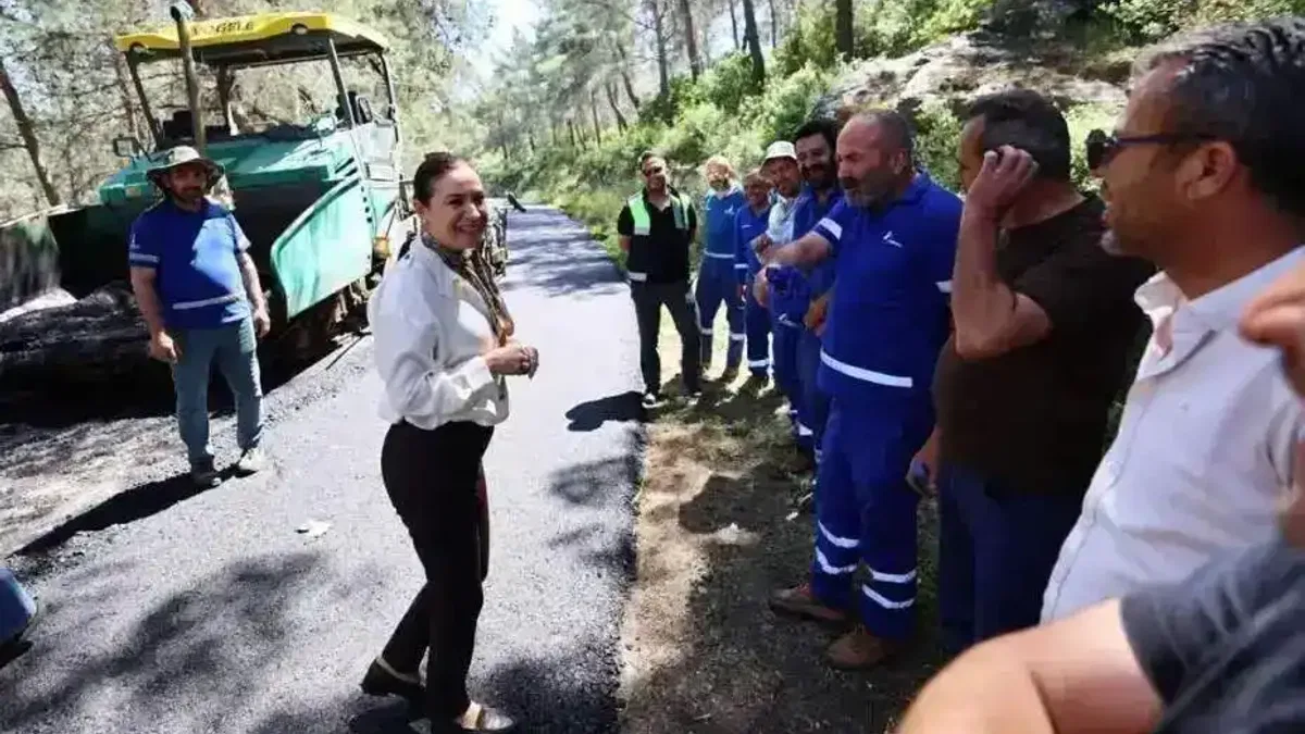 İzmir Efes Selçuk'ta asfaltlama çalışmaları sürüyor