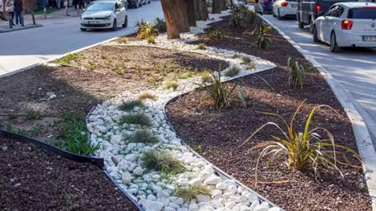 İzmir Buca'da Beyazıt Aykut Parkı yenilendi