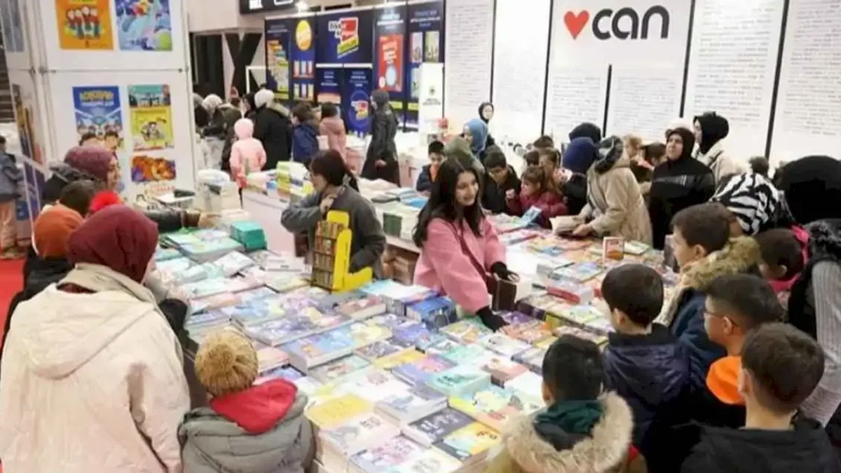Bursa İnegöl'deki 'Kitap Günleri Fuarı'na öğrenci akını