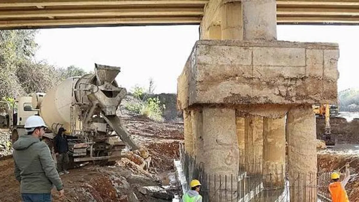 Antalya Büyükşehir Aksu Çayı köprüsünün ayağını güçlendiriyor