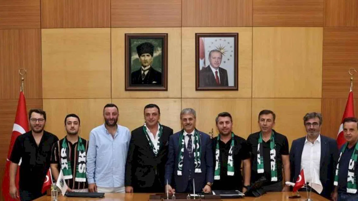 Sakaryaspor’un yeni yönetimininden Başkan Alemdar'a ziyaret