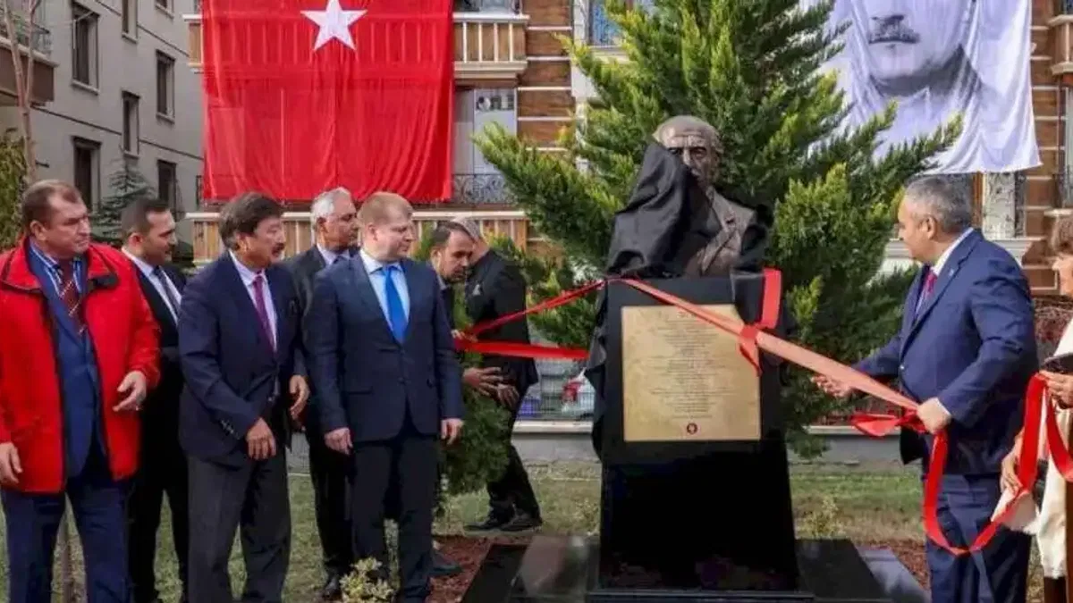Ankara Keçiören’de Kaysın Kuliyev’in yeni büstü törenle açıldı