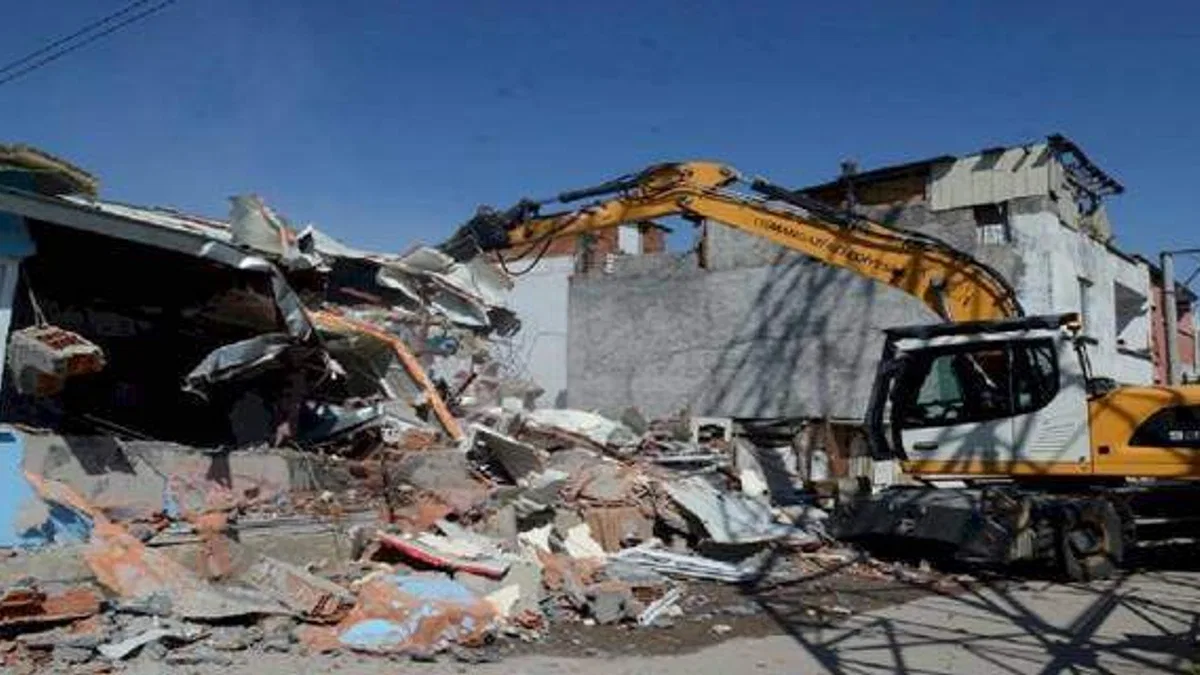 Bursa Osmangazi'de 200'e yakın kaçak ve metruk yıkıldı