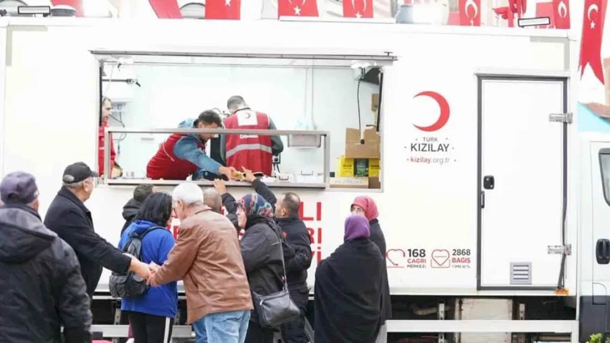 Türk Kızılay Sındırgı’da depremzedelerin yanında