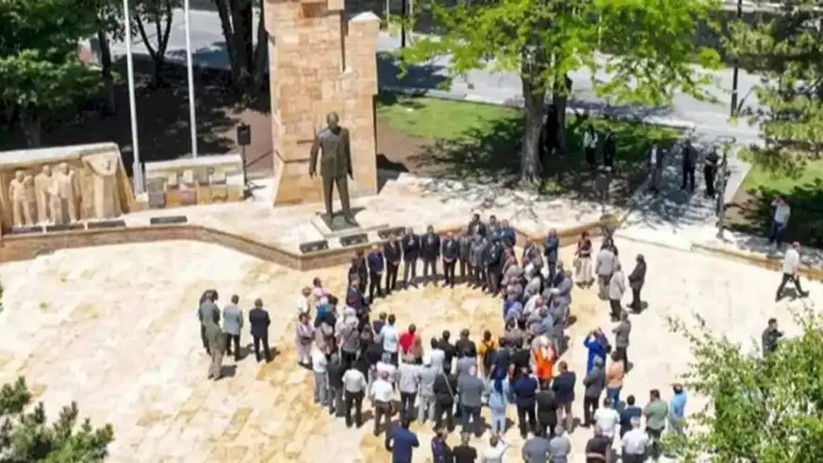 Sivas'ta Atatürk Anıtı yeni yüzüyle halkla buluştu