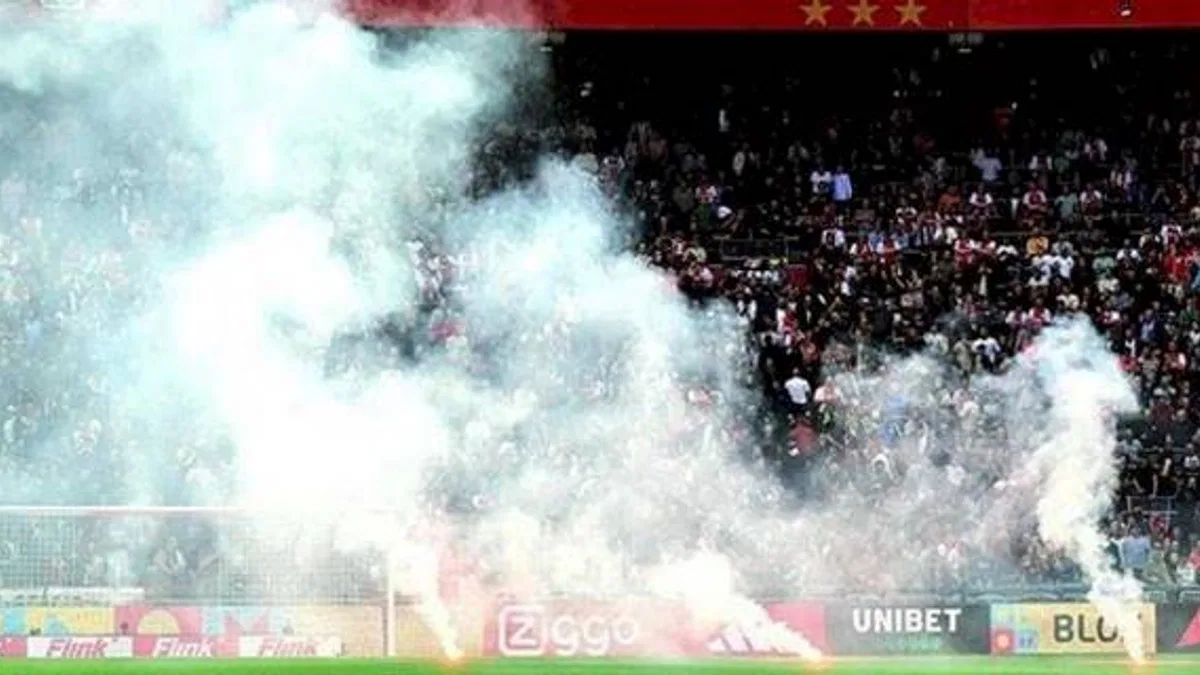 Ajax - Feyenoord maçı yarıda kaldı!