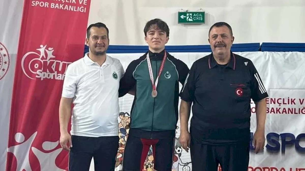 Halter ve güreşte Karatay rüzgarı