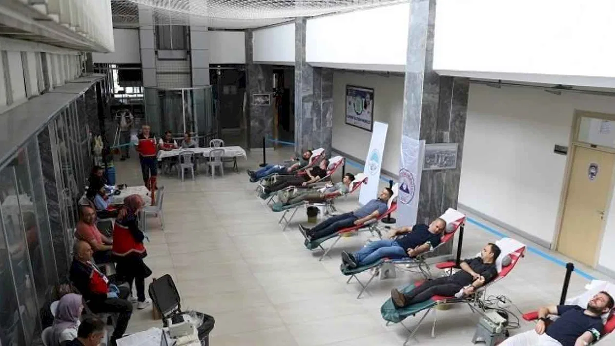 Kayseri Büyükşehir personelinden ERÜ Kan Merkezi’ne “kan bağışı” desteği