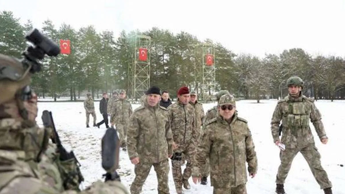 Orgeneral Bayraktaroğlu Bolu 2. Komando Tugayı'nda