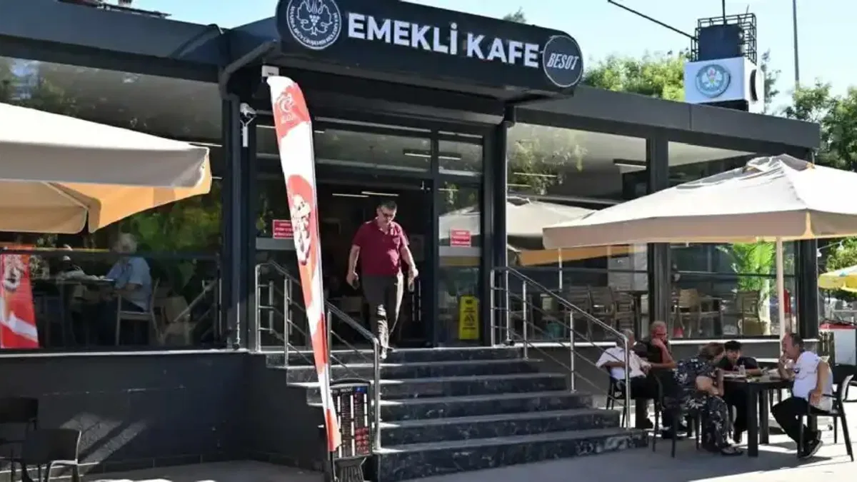 Manisa'da Emekli Kafe kısa sürede gözde mekan oldu