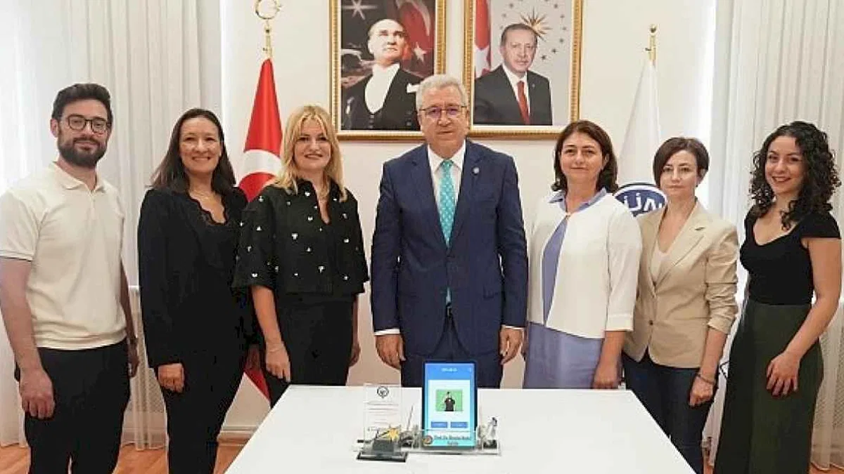 EÜ Diş Hekimliği Ağız ve Diş Sağlığı Hastanesinde engelli dostu mobil uygulama kullanıma başlandı