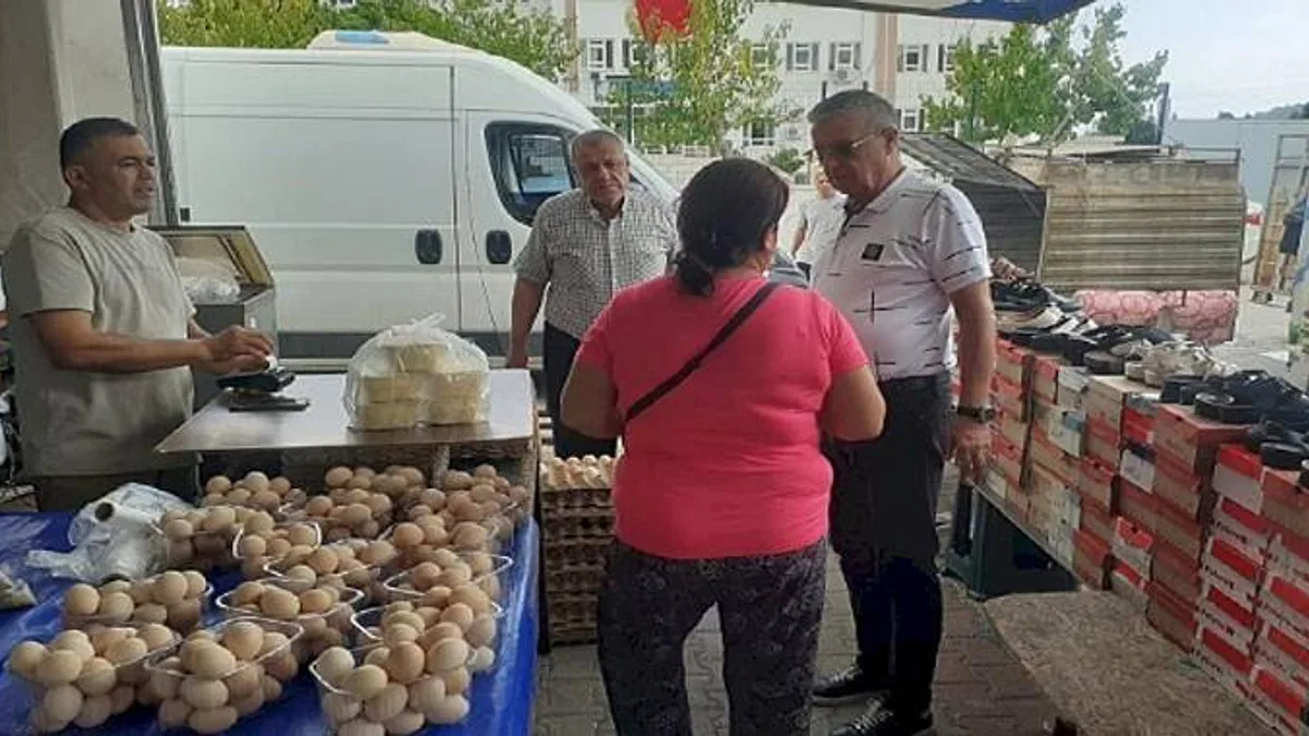 Başkan Topaloğlu'ndan pazar esnafı ziyareti