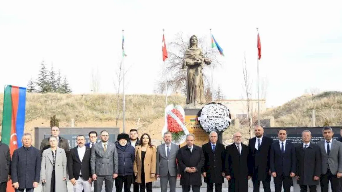 Hocalı şehitleri, yeni yapılan Azerbaycan Parkında anıldı