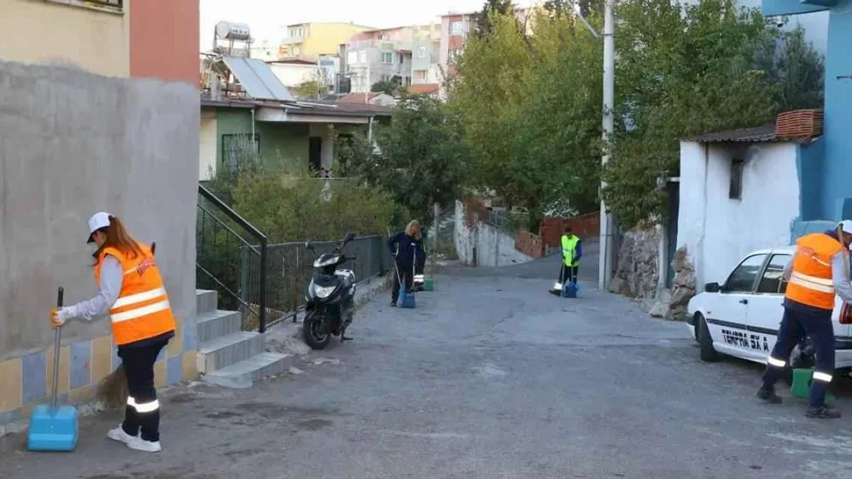 İzmir Karabağlar’da temizlik seferberliği