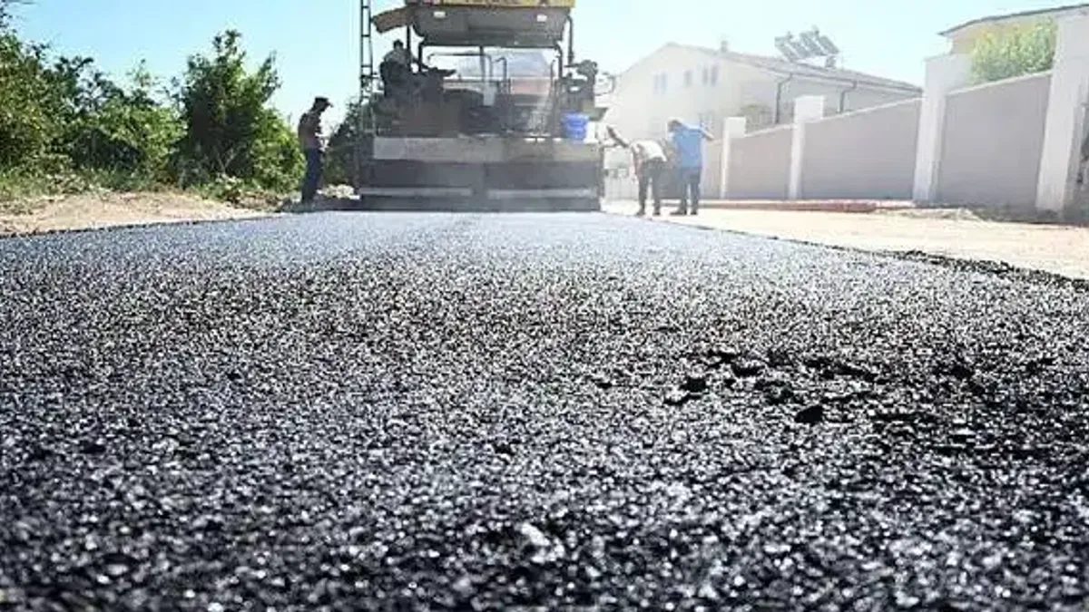 Kuzdere Mahallesi 2'nci Cadde'de asfaltlama çalışmaları başladı