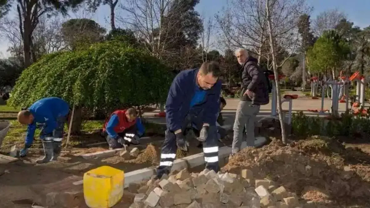 İzmir'de Buca Hasanağa Bahçesi baştan sona yenileniyor