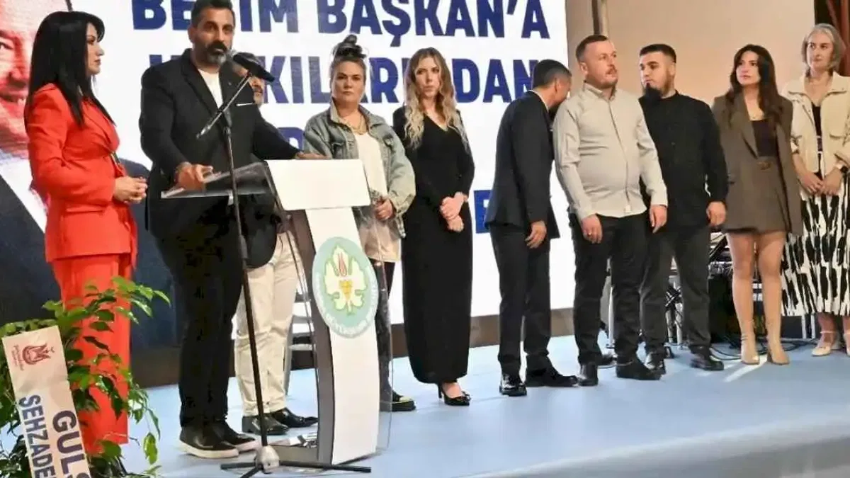 Manisa'da berberlerden 60. yıl coşkusu