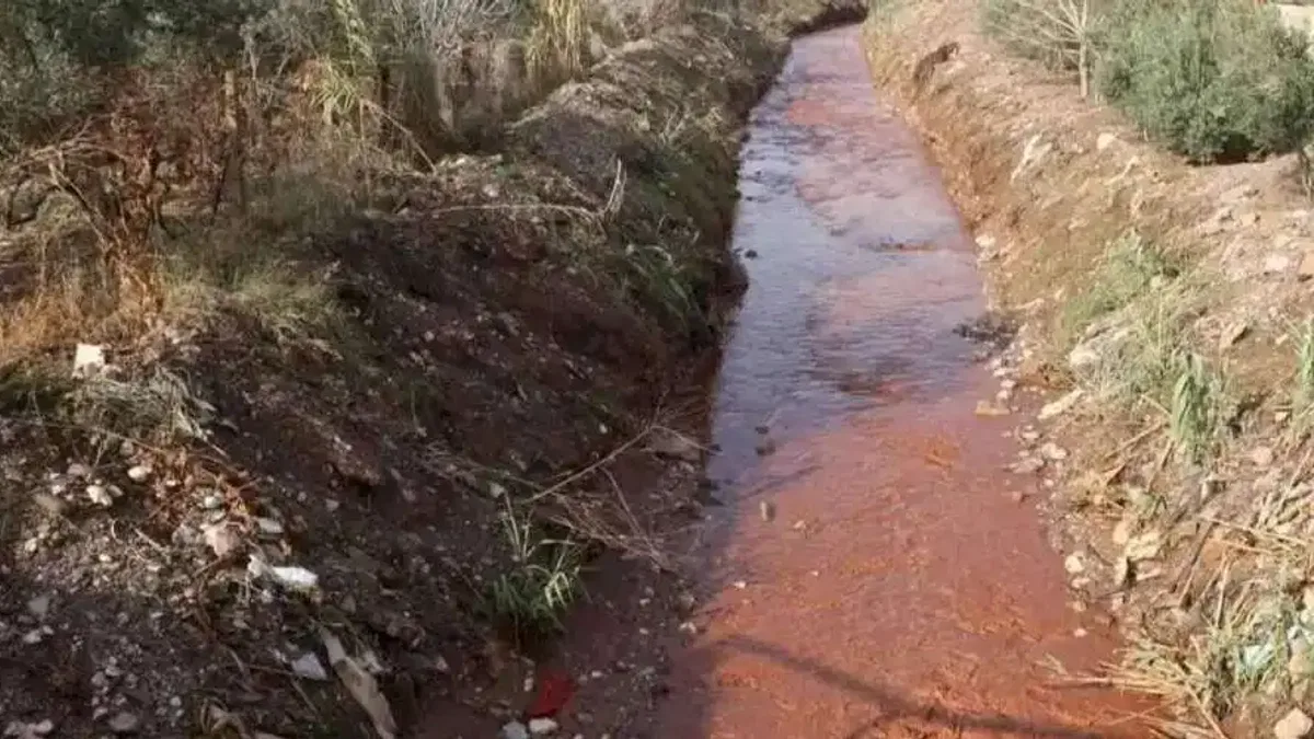 Manisa'da dereler taşkın riskine karşı temizleniyor