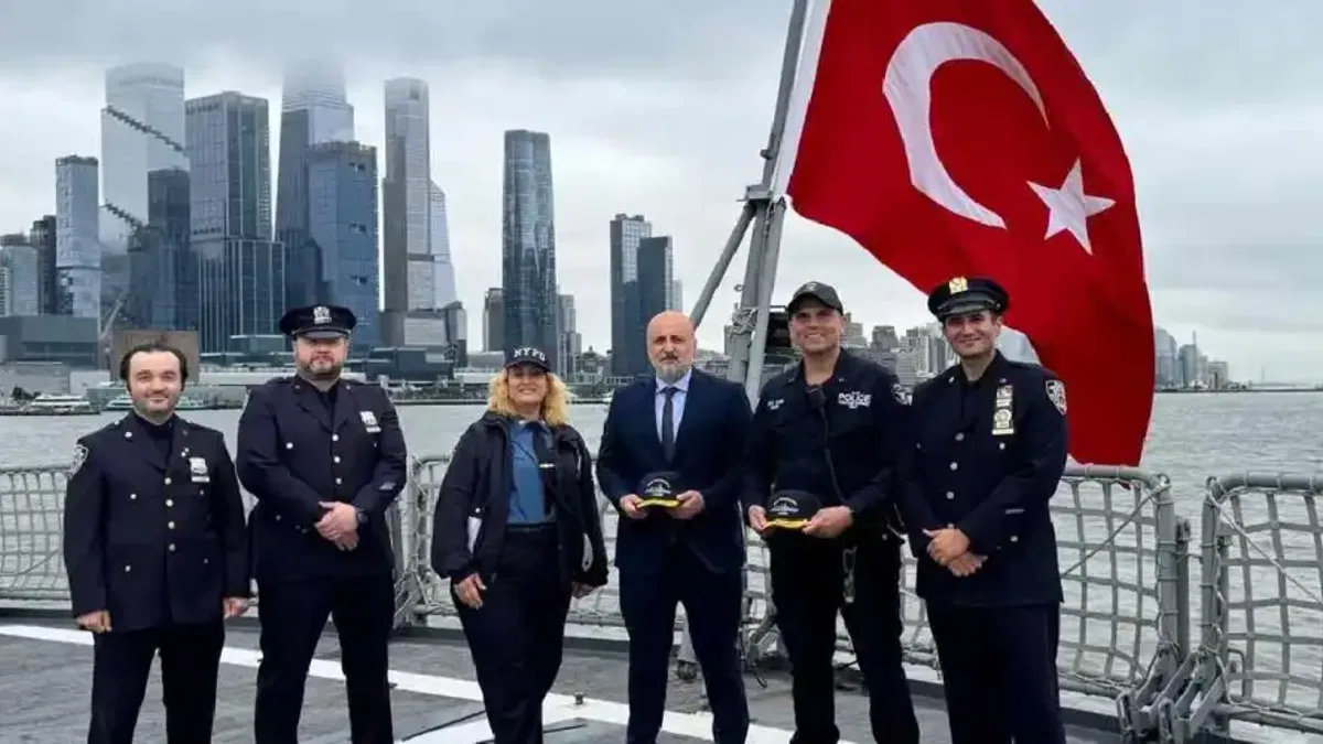 Türk Kökenli NYPD Polisleri Oruç Reis'i ziyaret etti