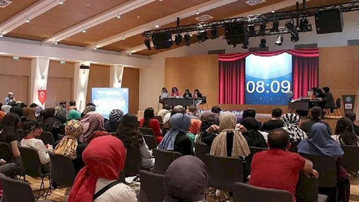 Lise Medeniyet Akademileri Münazara Yarışmasında Öğrenciler Kıyasıya Yarıştı