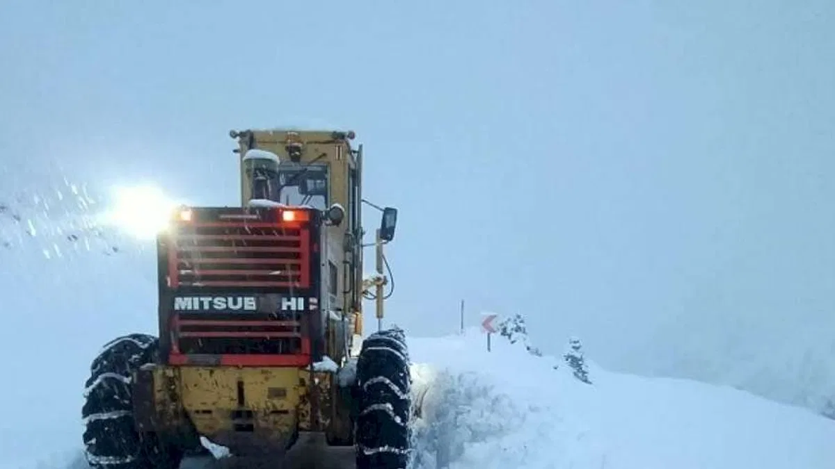 Kayseri Büyükşehir kırsalın kardan kapanan yolunu açtı