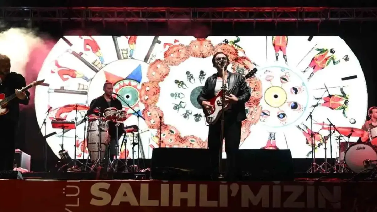 Manisa Salihli’de Adamlar’dan unutulmaz gece