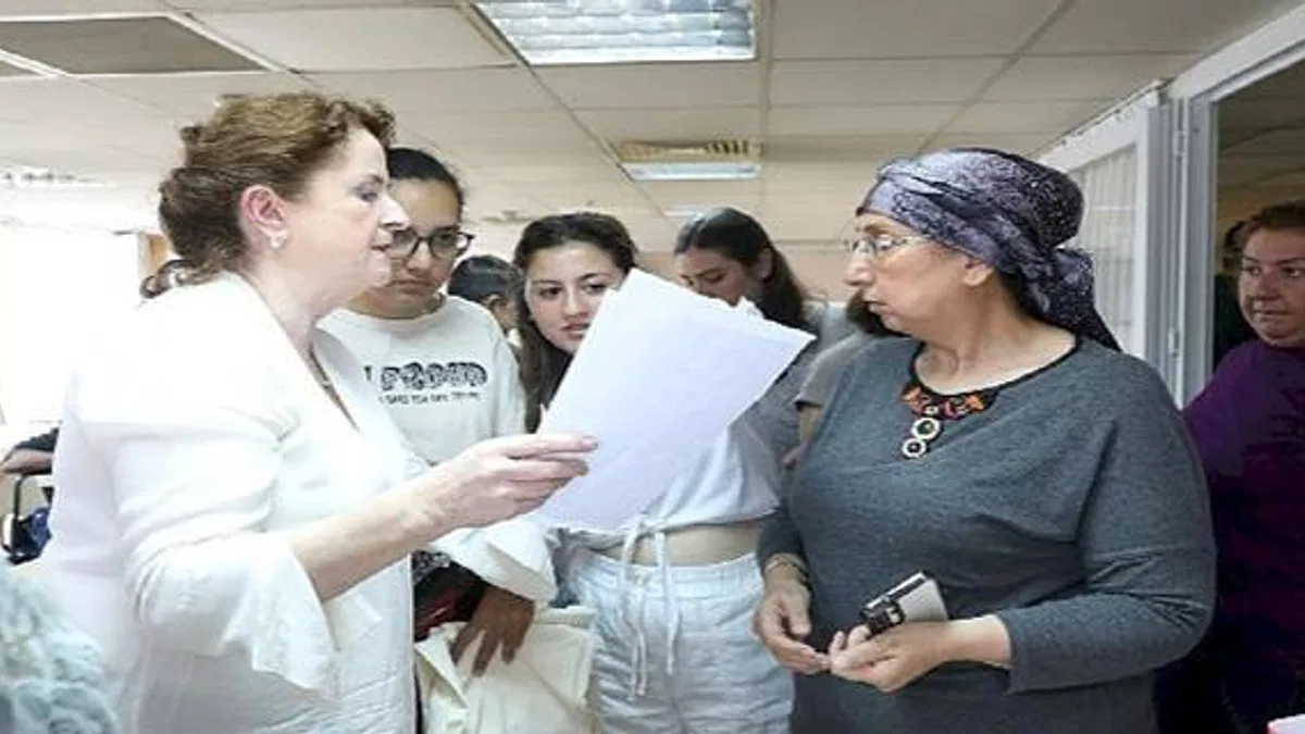 İrlandalı Öğretmenden İyilik Dersi: DEÜ Aracılığıyla Depremzedelere Yardım Ulaştırdı