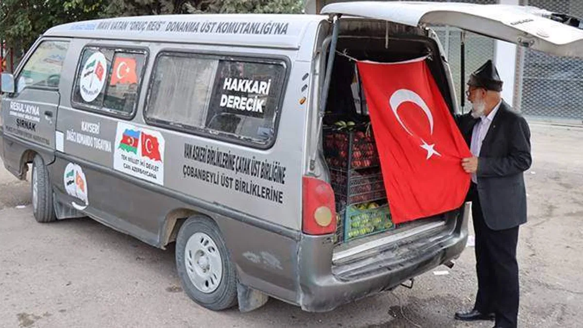 Yetiştirdiği elmaları Çobanbey'deki Mehmetçik için getirdi
