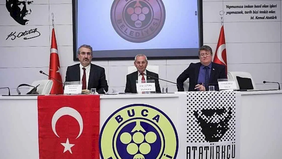 Buca'da Cumhuriyet Paneli'nde Atatürk vurgusu