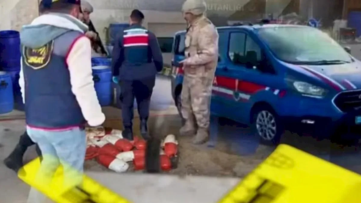 İzmir’de dev uyuşturucu darbesi! 5,5 milyon haplık hammadde ele geçirildi