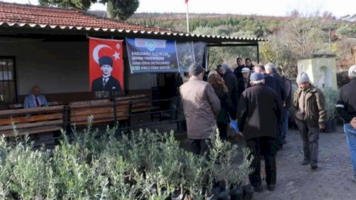 Yangın mağdurlarına Manisa Büyükşehir'den fidan desteği