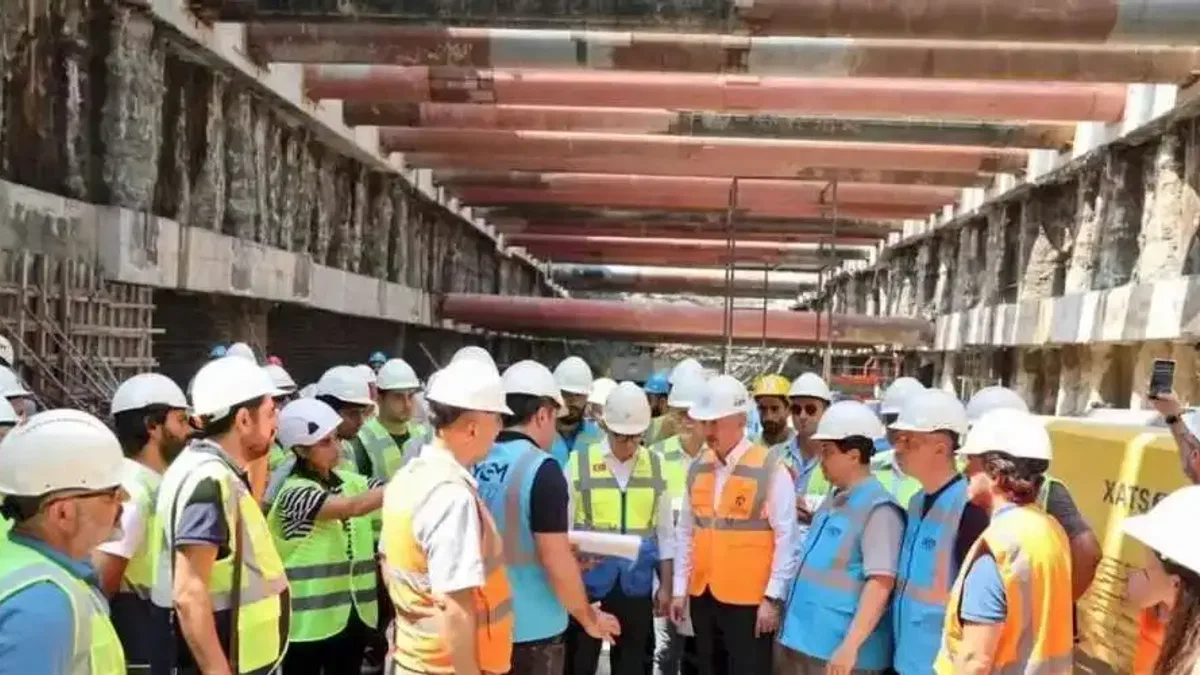 Büyükakın Körfezray Metrosu tünel çalışmalarını inceledi