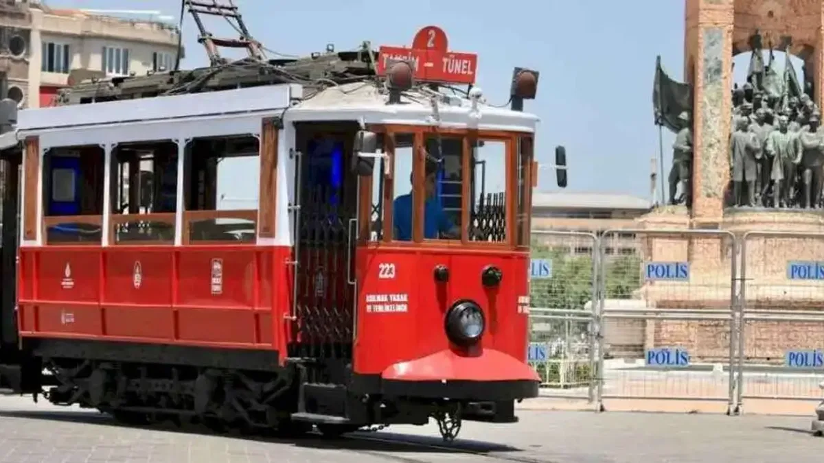 İstanbul'un nostaljik tramvayı yenilendi