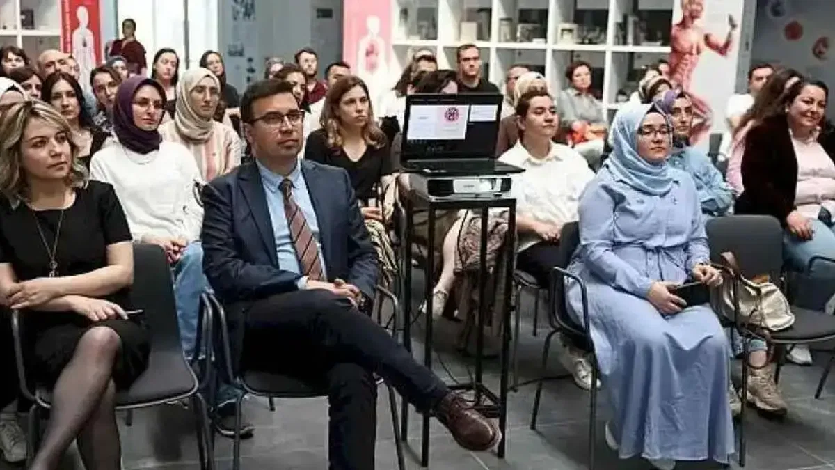 Aile hekimleri önce söyleşi yaptı, sonra tarihte yolculuğa çıktı