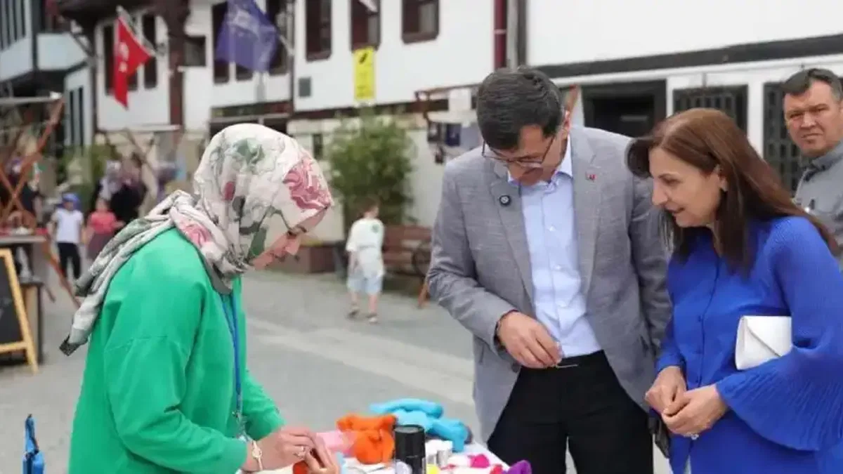 Kütahya'da Başkan Kahveci, Germiyan Sokak'ta üreticilerle buluştu