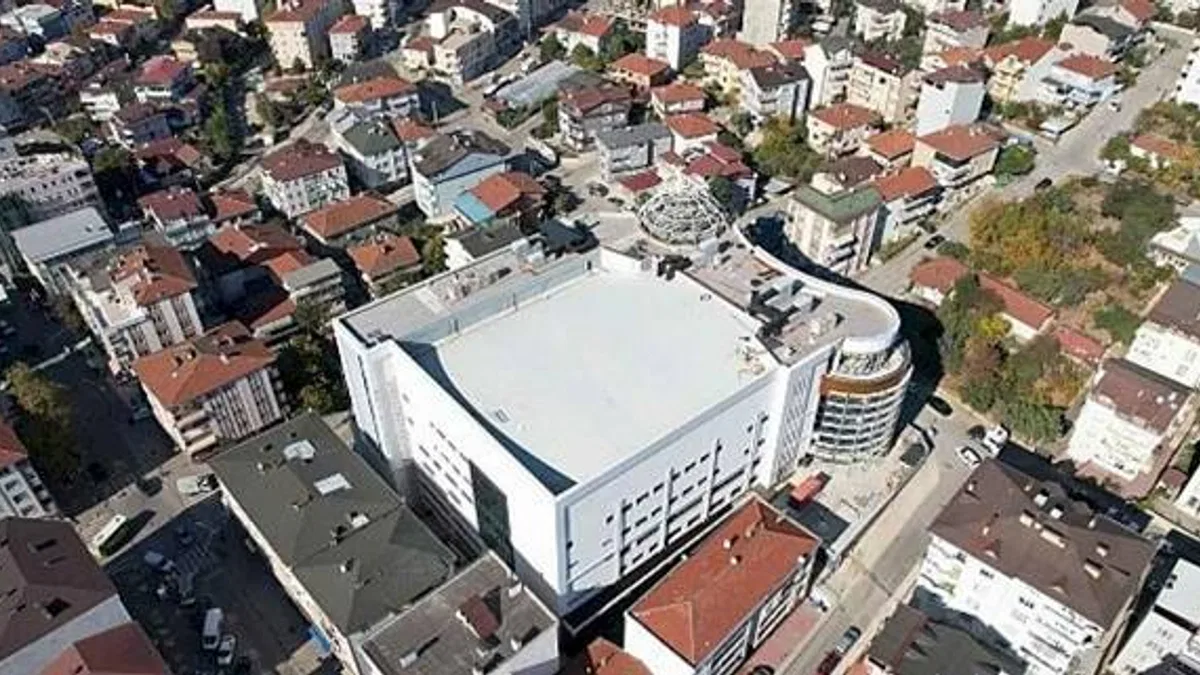 Derince'nin yeni belediye binası şekilleniyor