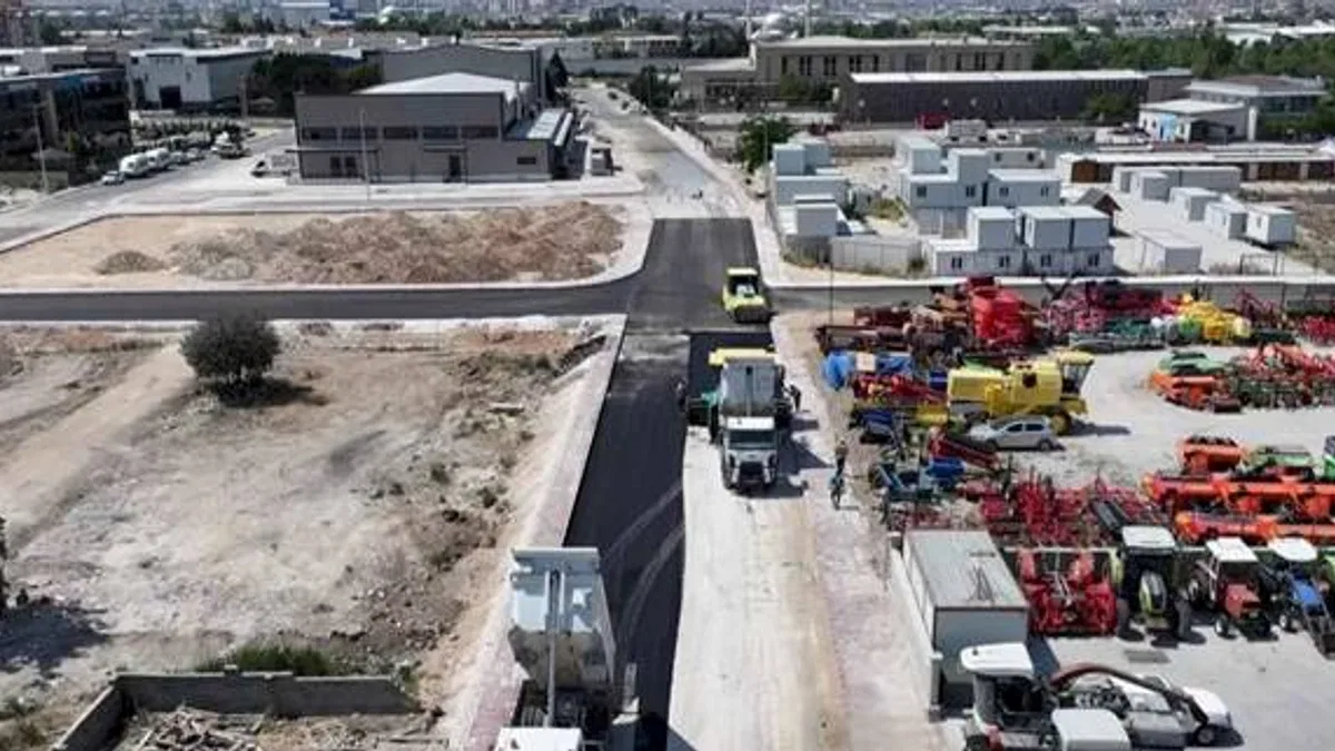 Konya Karatay'da asfalt mesai sürüyor