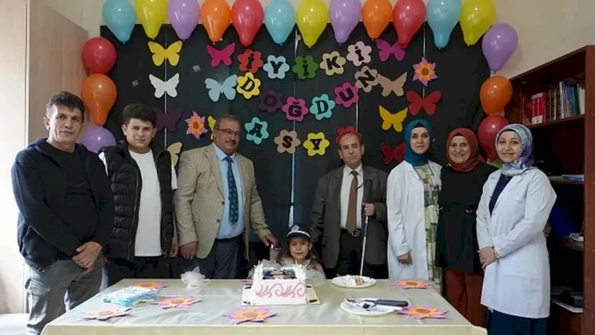 Kayseri Büyükşehir zabıtasından minik Asya'ya unutulmaz doğum günü