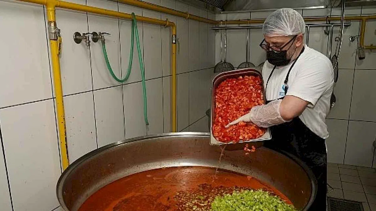 Üsküdar Belediyesi Aşevlerinin Kapasitesini Artırarak Daha Fazla Vatandaşa Hizmet Sağlıyor